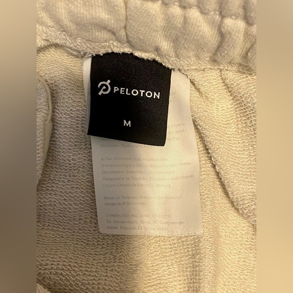 Peloton Cream/White Shorts - Picture 7 of 8